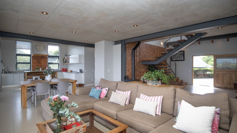 5 Bedroom Property for Sale in The Coves North West